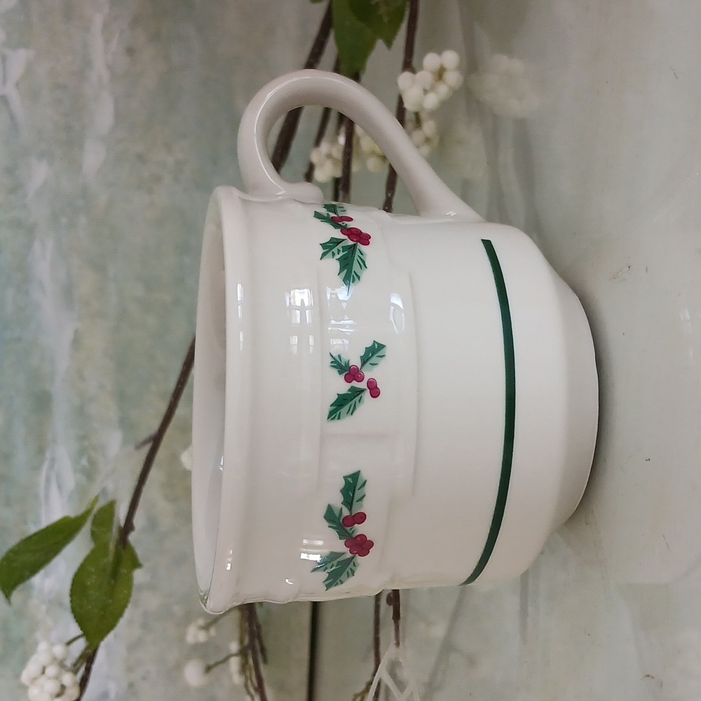 Longaberger WOVEN TRADITIONS "Holly" Coffee Tea Cup Mug 8 oz Christmas Berries